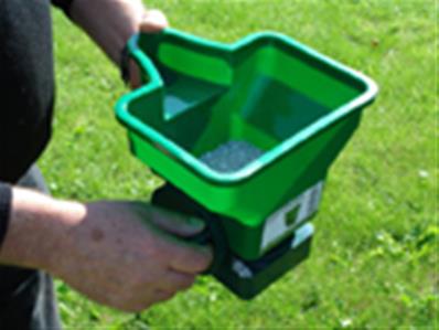 Distributeur engrais ou sel manuel